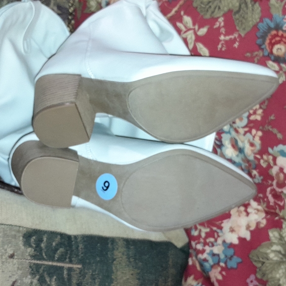 🌺IVORY COLORED Boots - Picture 2 of 5